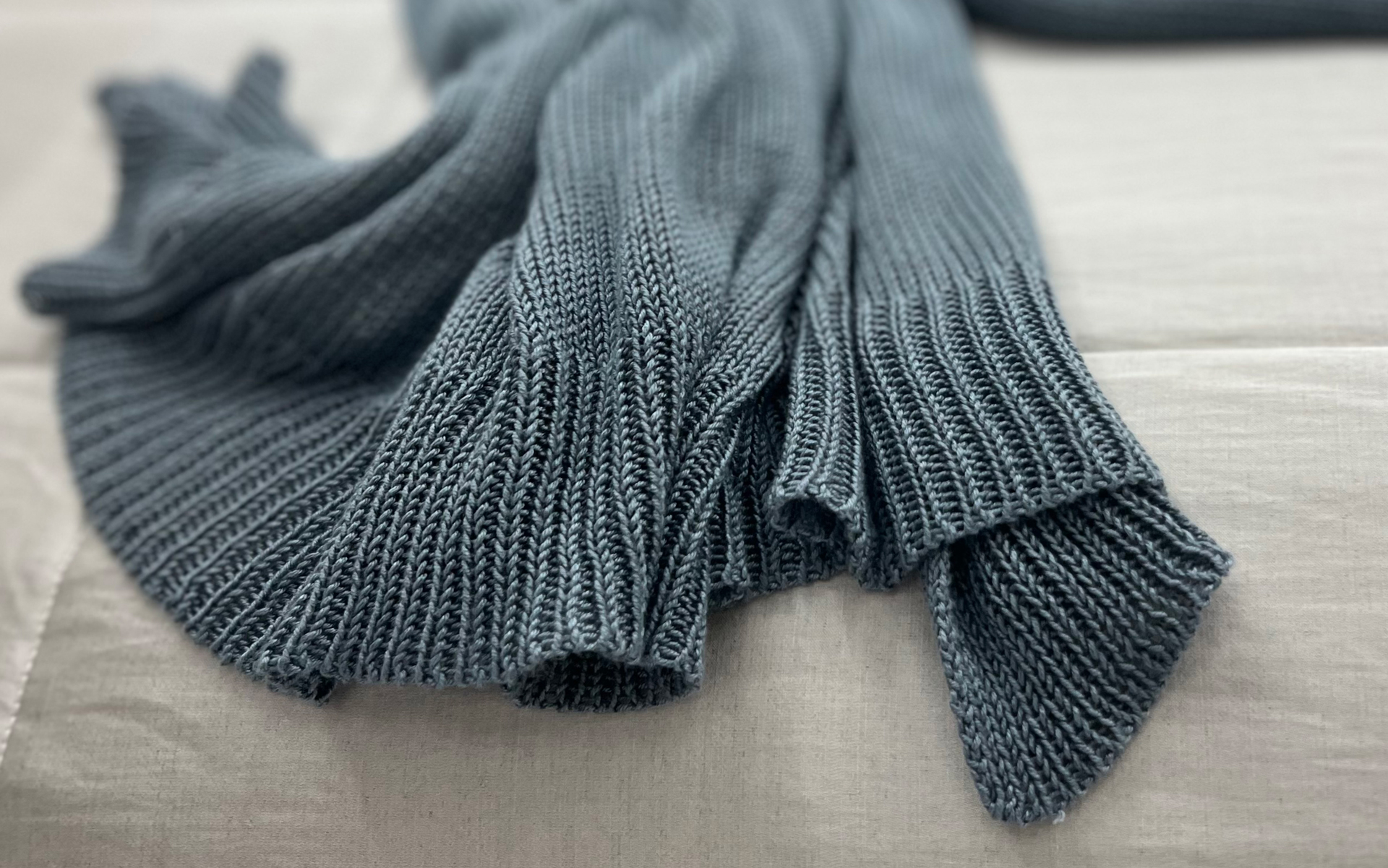 Mrs.Me home couture - throw Nest sky detail5 web